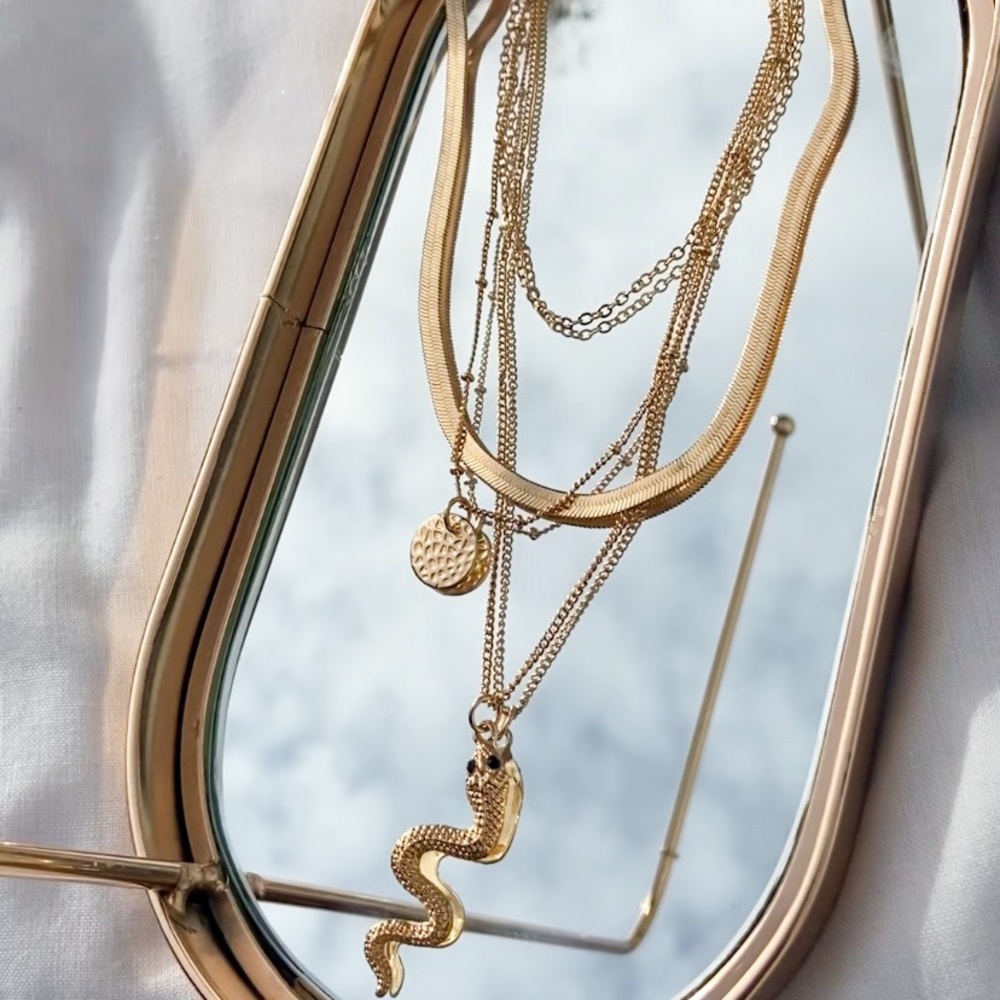 gorgeous gold multi layer snake necklace 🐍
